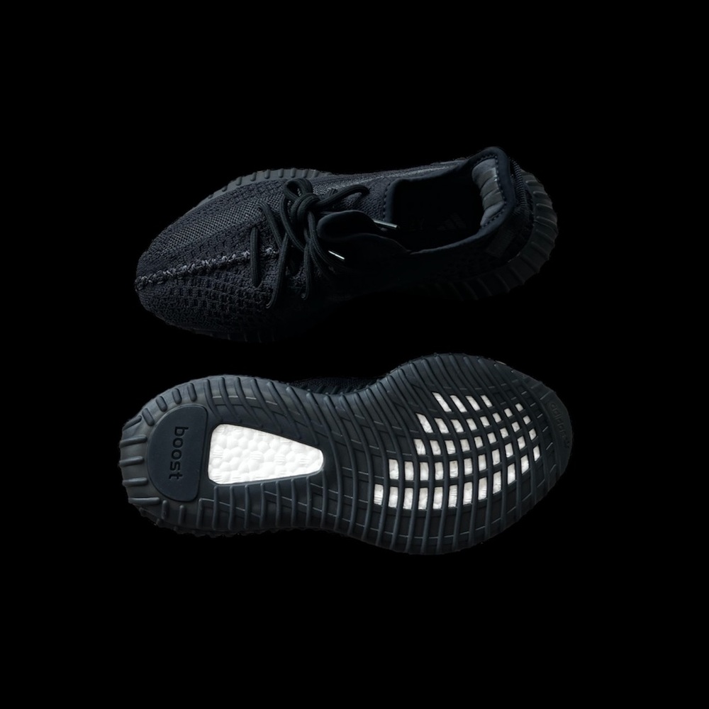 YEEZY 350 ONYX (2023) US 6 BRAND NEW 🖤